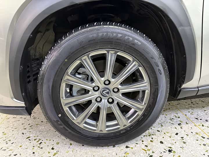 Фото 4 - Lexus NX