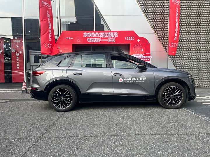 Фото 4 - Audi Q5 e-tron