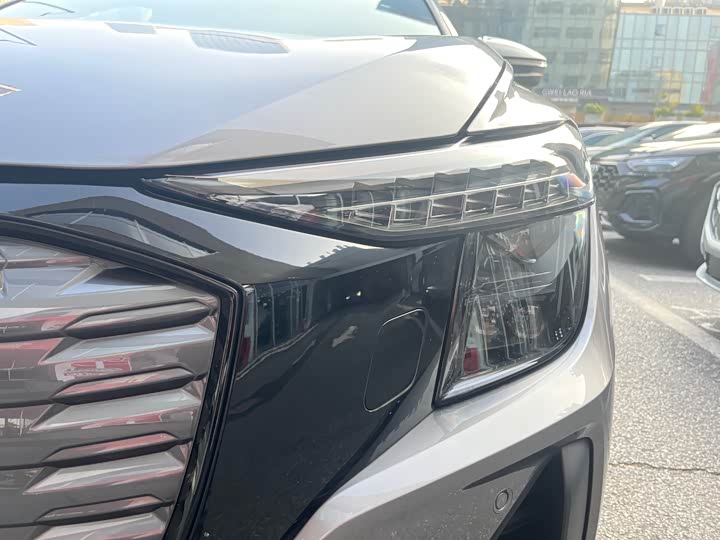 Фото 6 - Audi Q5 e-tron