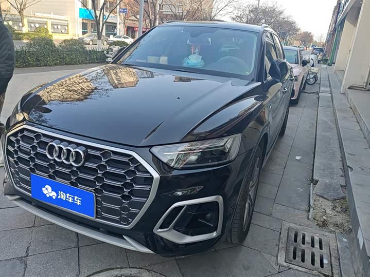 Фото 1 - Audi Q5L