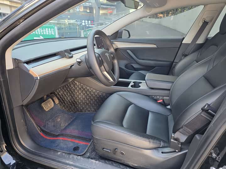 Фото 6 - Tesla Model 3