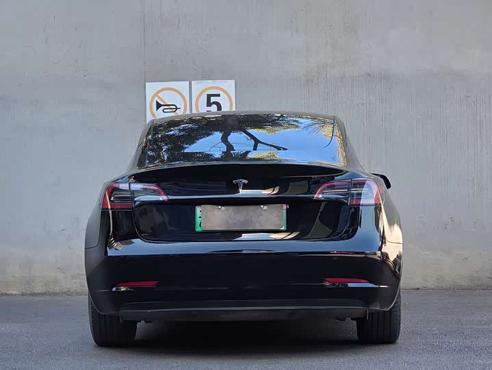 Фото 8 - Tesla Model 3