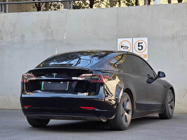 Фото 9 - Tesla Model 3