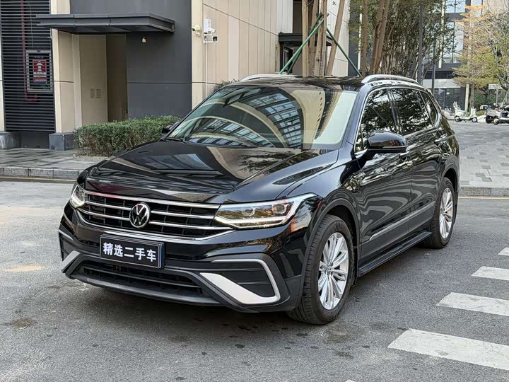 Фото 1 - Volkswagen Tiguan L Pro