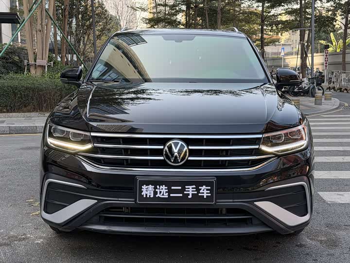 Фото 2 - Volkswagen Tiguan L Pro