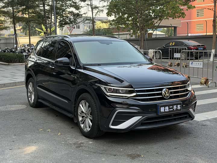 Фото 3 - Volkswagen Tiguan L Pro