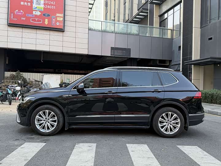 Фото 4 - Volkswagen Tiguan L Pro