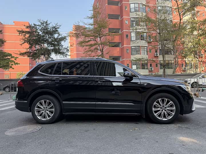 Фото 9 - Volkswagen Tiguan L Pro