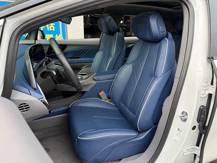 Фото 9 - Cadillac Optiq