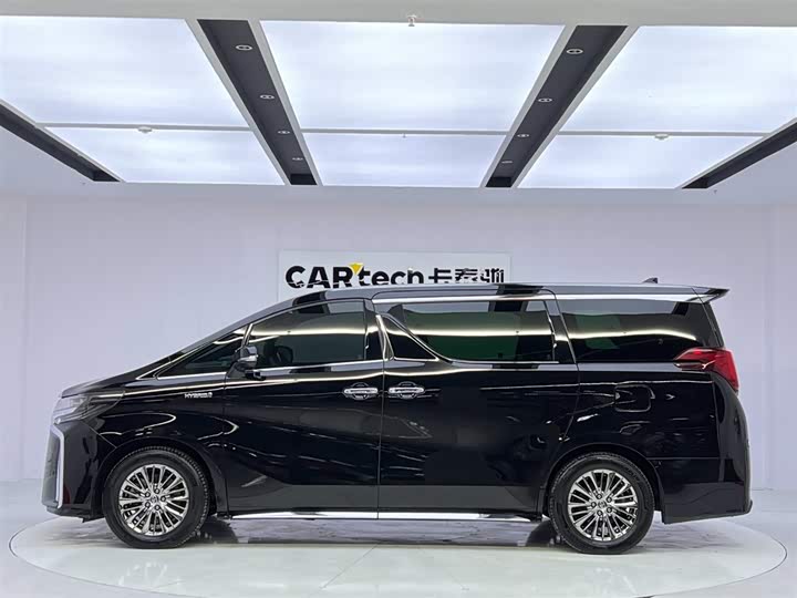 Фото 2 - Toyota Alphard