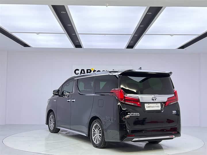 Фото 3 - Toyota Alphard