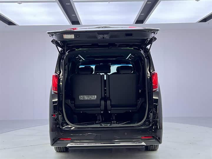 Фото 9 - Toyota Alphard