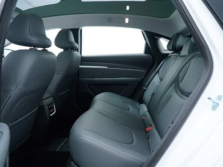 Фото 6 - XPeng Mona M03