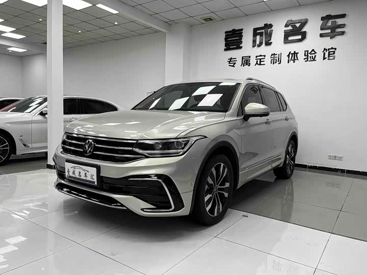 Фото 1 - Volkswagen Tiguan L Pro