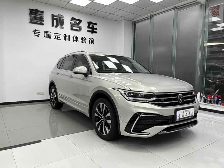 Фото 3 - Volkswagen Tiguan L Pro
