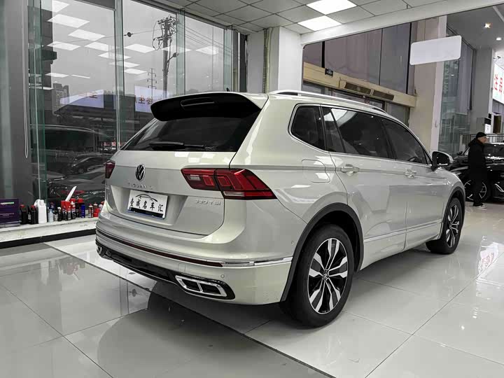 Фото 5 - Volkswagen Tiguan L Pro