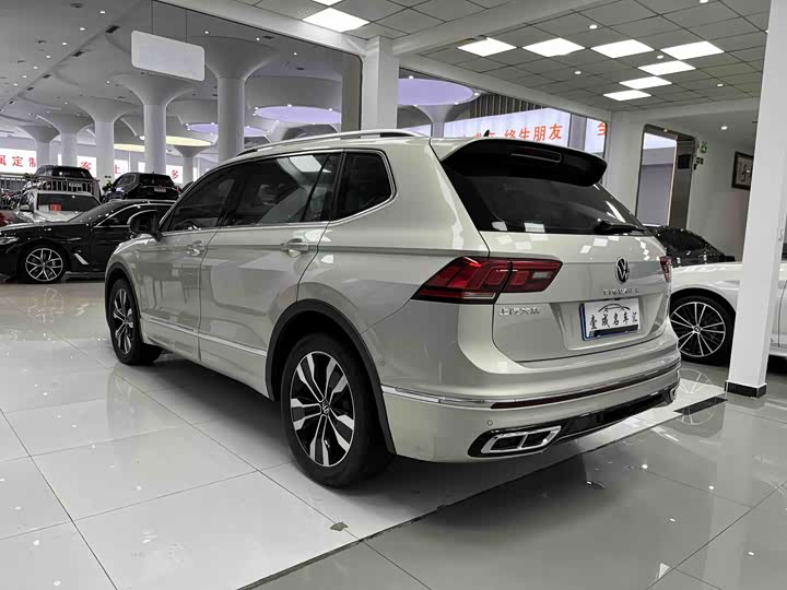 Фото 7 - Volkswagen Tiguan L Pro