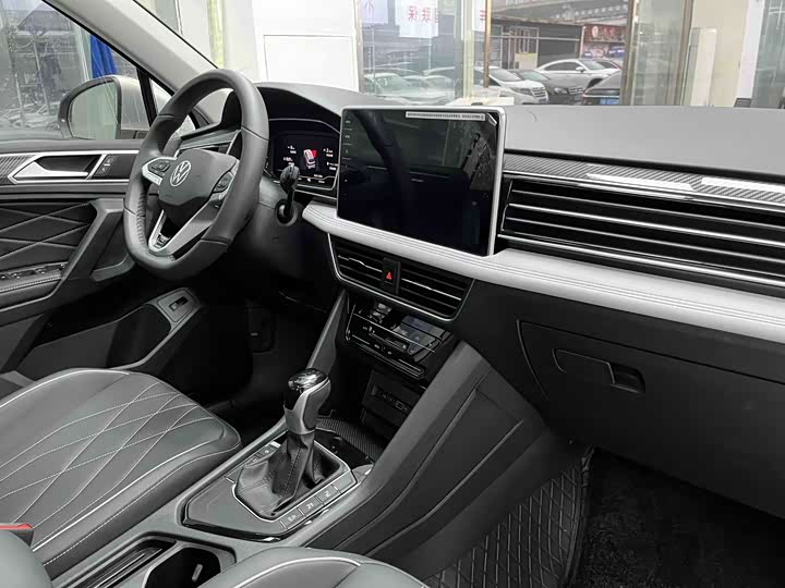 Фото 8 - Volkswagen Tiguan L Pro