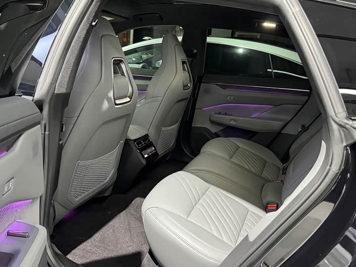 Фото 7 - Zeekr 001