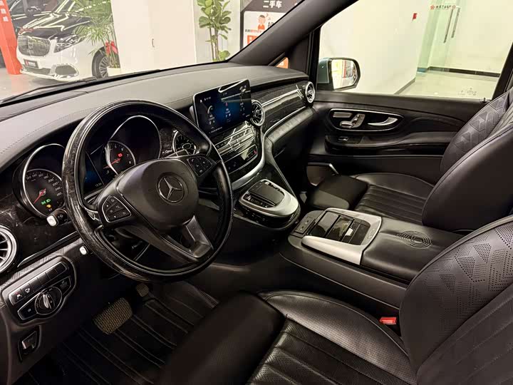 Фото 7 - Mercedes-Benz V-Class