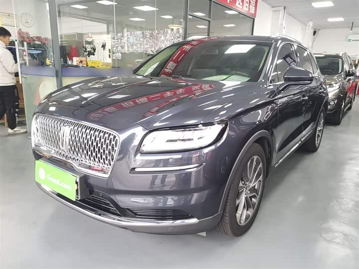 Фото 2 - Lincoln Nautilus