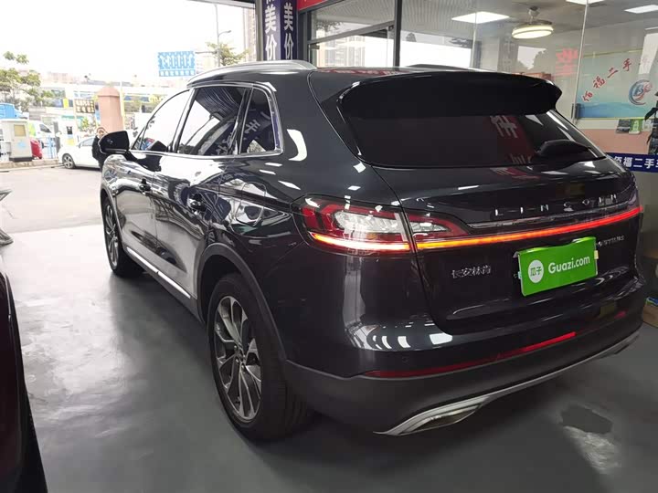 Фото 5 - Lincoln Nautilus