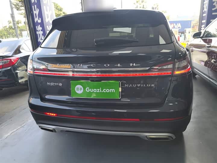 Фото 6 - Lincoln Nautilus