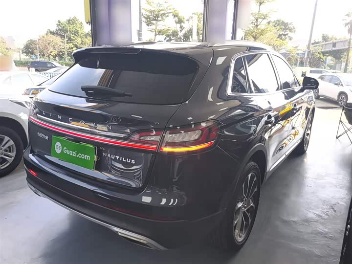 Фото 7 - Lincoln Nautilus