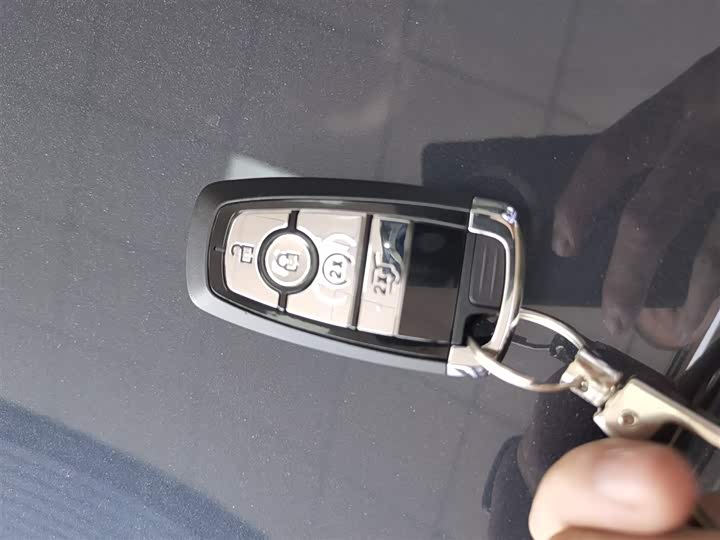 Фото 9 - Lincoln Nautilus