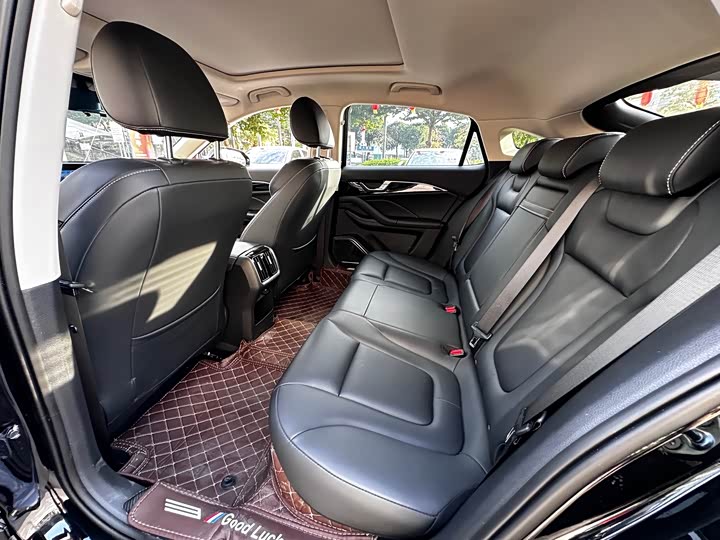 Фото 9 - Bestune B70