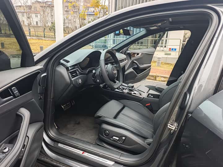 Фото 4 - Audi A4L