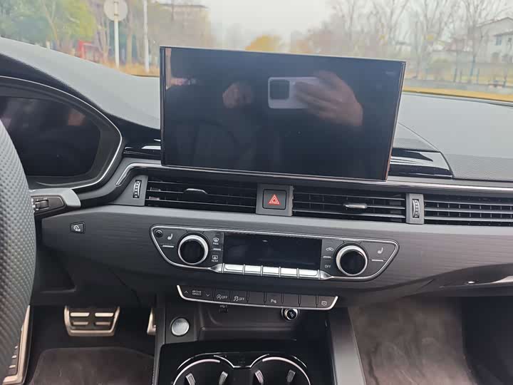 Фото 9 - Audi A4L