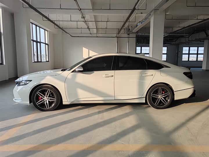 Фото 3 - Honda Inspire