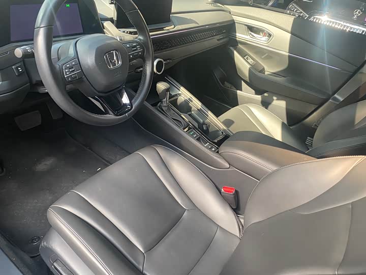 Фото 4 - Honda Accord