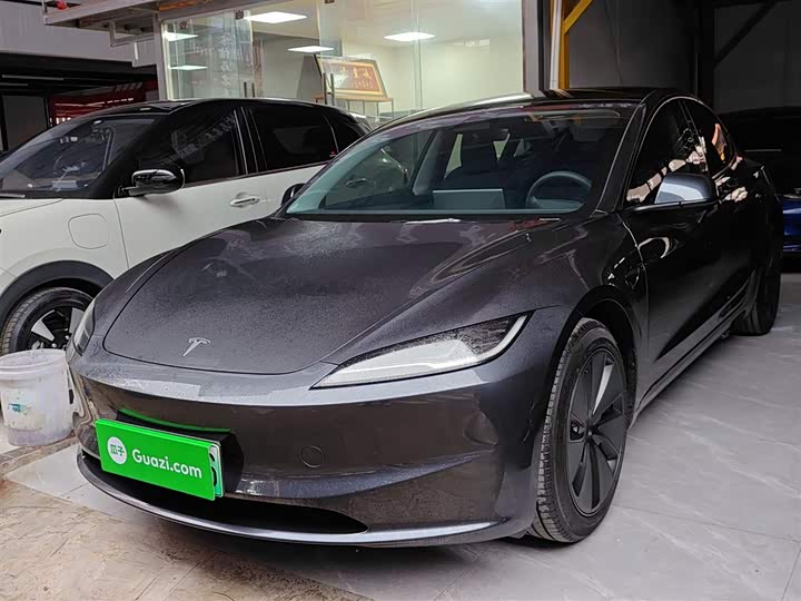 Фото 2 - Tesla Model 3