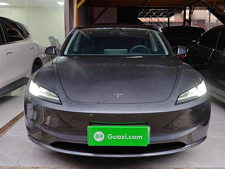 Фото 3 - Tesla Model 3