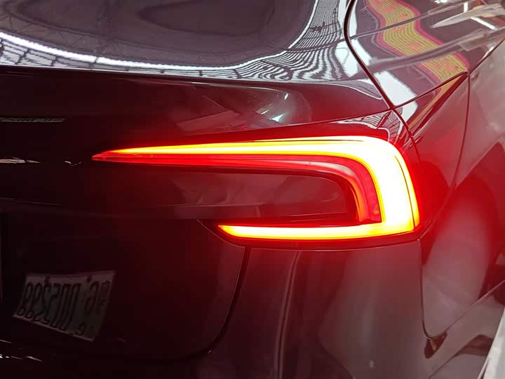 Фото 8 - Tesla Model 3