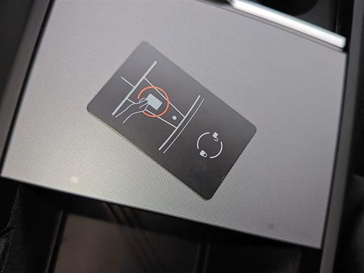 Фото 9 - Tesla Model 3