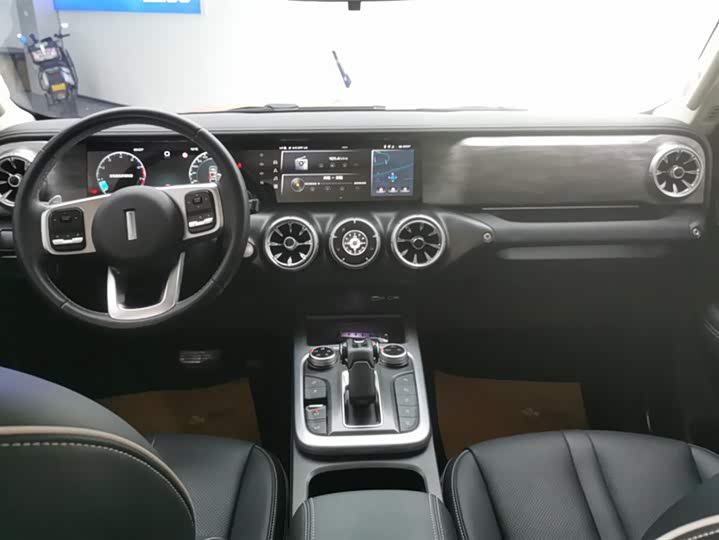 Фото 8 - Tank 300