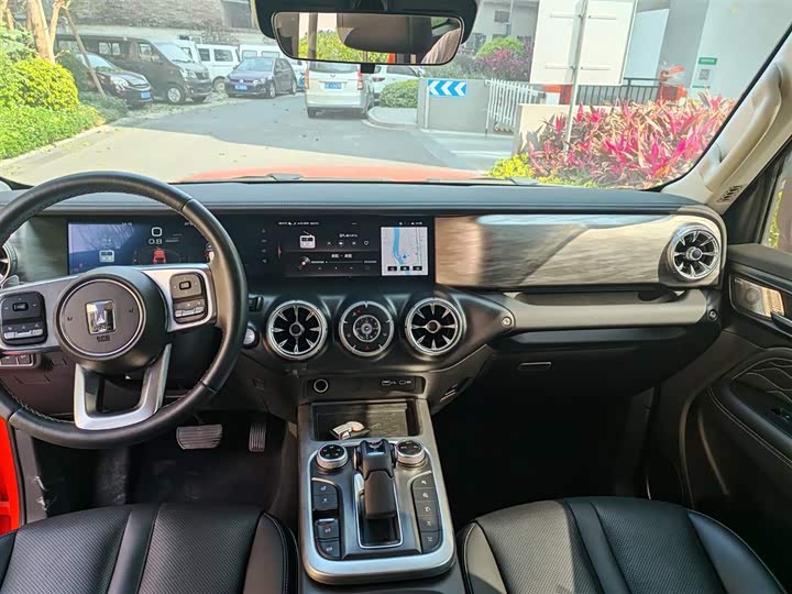 Фото 4 - Tank 300