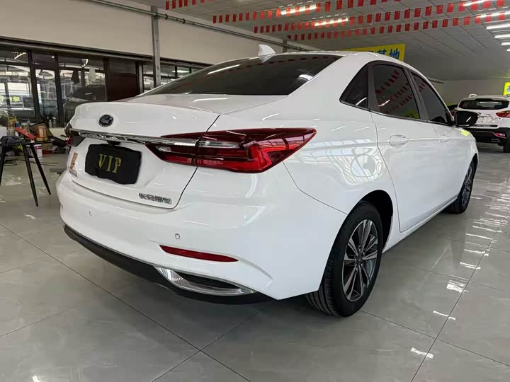 Фото 5 - Ford Escort