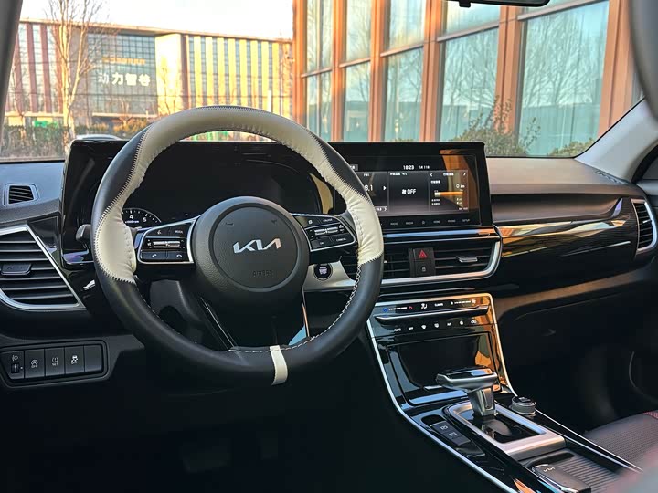 Фото 7 - Kia KX3