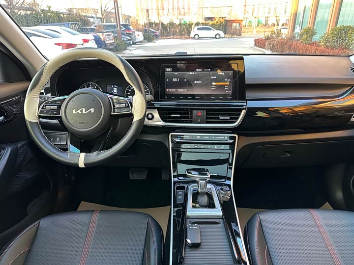 Фото 8 - Kia KX3