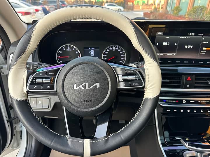 Фото 9 - Kia KX3