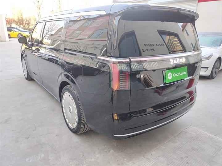 Фото 5 - Zeekr 009