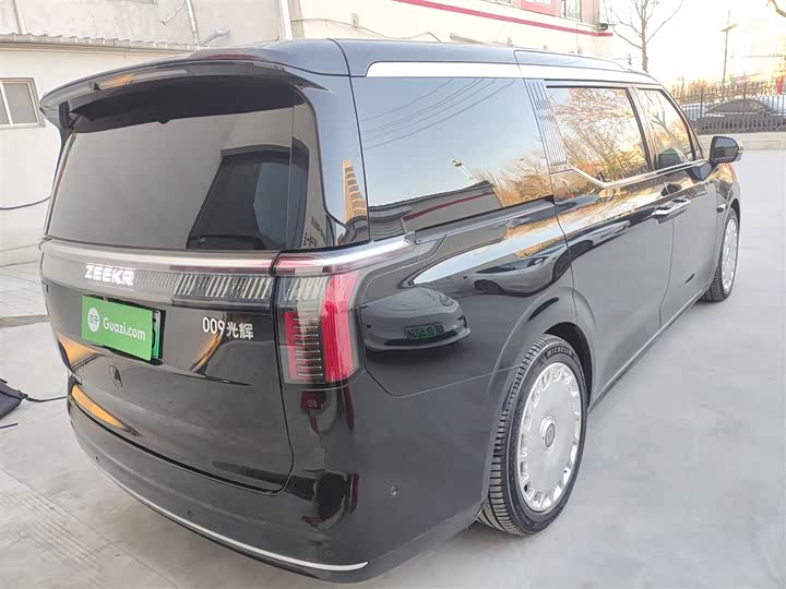 Фото 7 - Zeekr 009