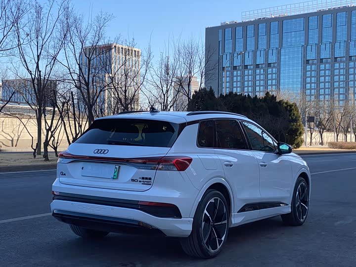 Фото 4 - Audi Q4 e-tron