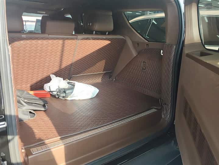 Фото 4 - Tank 700 Hybrid