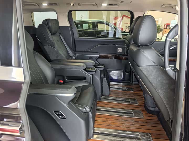 Фото 9 - Hongqi HQ9 Hybrid