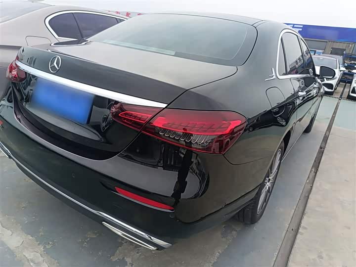 Фото 7 - Mercedes-Benz E-Class